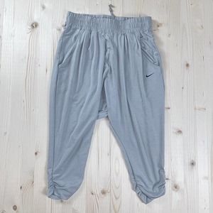 Nike Womens Gray Avant Dri-Fit Training Capri Pants XS 688450